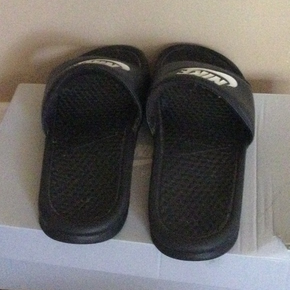 Nike Slides - Picture 3 of 5